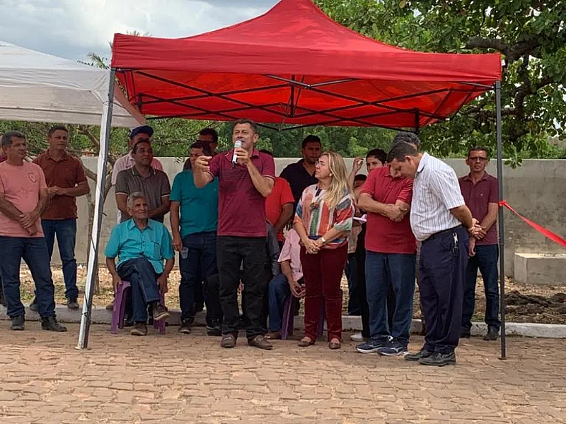 CELEBRAMOS A INAUGURAÇÃO DO CALÇAMENTO NA LOCALIDADE MARAJÁ.