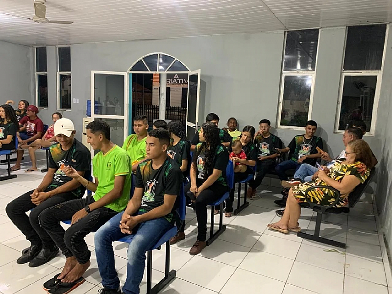 CÂMARA MUNICIPAL RECEBE VISITA DA ESCOLA FAMÍLIA AGRÍCOLA DOS COCAIS