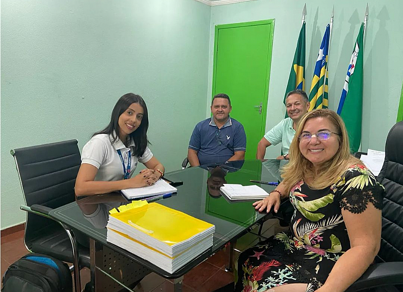 PRESIDENTE DA CÂMARA MUNICIPAL JURANDIR PONTES JUNTAMENTE COM A PREFEITA VILMA LIMA E O SECRETÁRIO DE ADMINISTRAÇÃO CARLOS ROBERTO